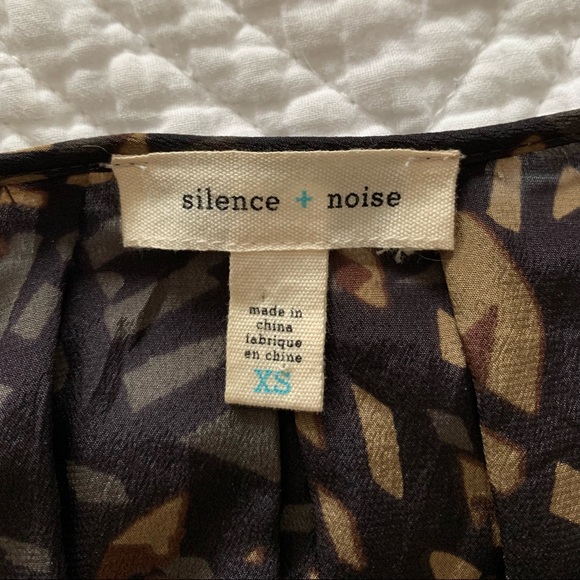 🚫SOLD🚫 silk cami - Picture 2 of 3